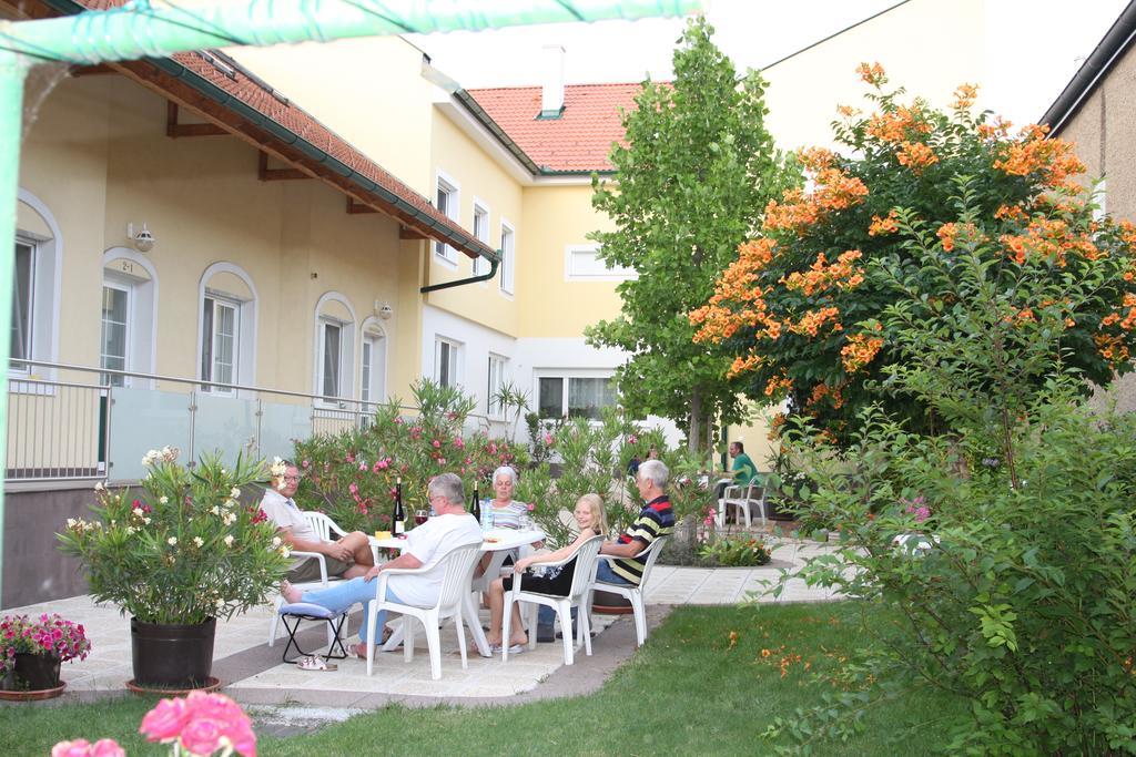 Pension & Weingut Storchenblick إلميتز المظهر الخارجي الصورة